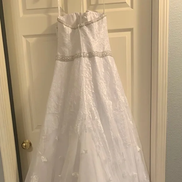 OLEG CASSINI WEDDING DRESS - Picture 2 of 6